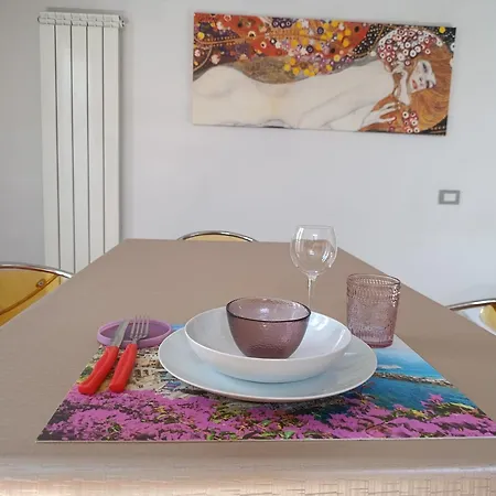 Casa Mary, A Comfortable Attic Near The Beach-lavagna Centro Appartamento