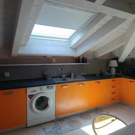Casa Mary, A Comfortable Attic Near The Beach-lavagna Centro