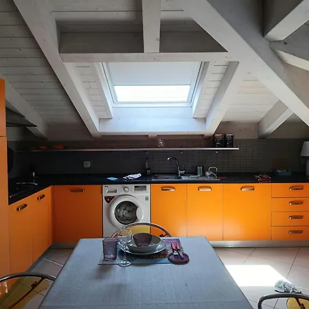 Casa Mary, A Comfortable Attic Near The Beach-lavagna Centro Apartment